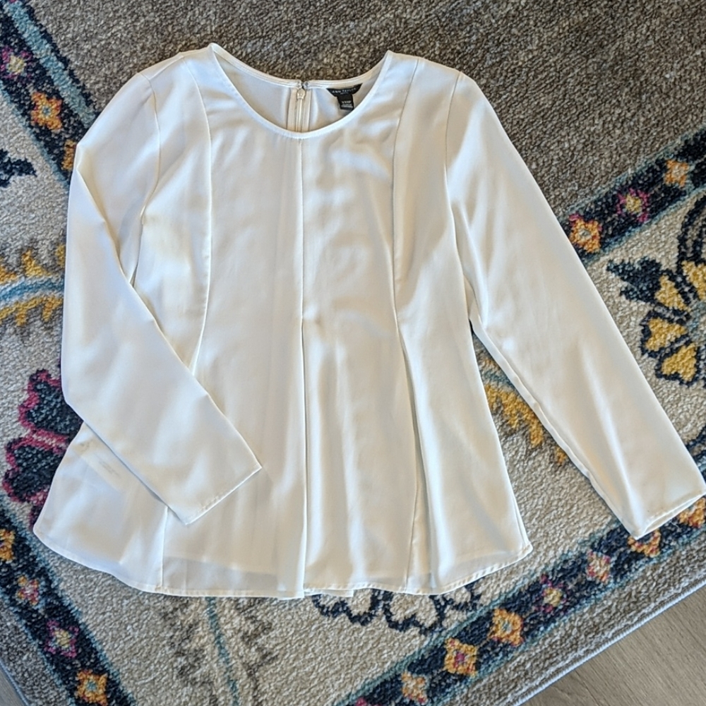 Ann Taylor pleated off white 3/4 sleeve blouse
